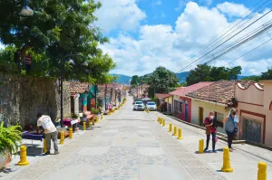 Honduras - From Caribbean Coastlines to Ancient Ruins:A 10 Day Itinerary to Camping, Surfing, Climbing, Hiking, and Zip-Lining