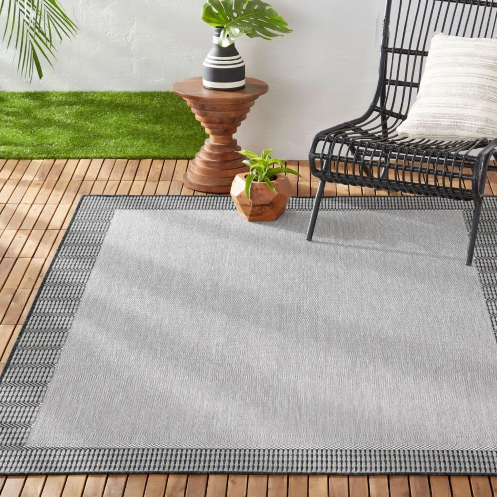 Nicole Miller New York Patio Country Landry Traditional Border Indoor/Outdoor Area Rug, Grey/Blue, 5'2"x7'2" - open_box